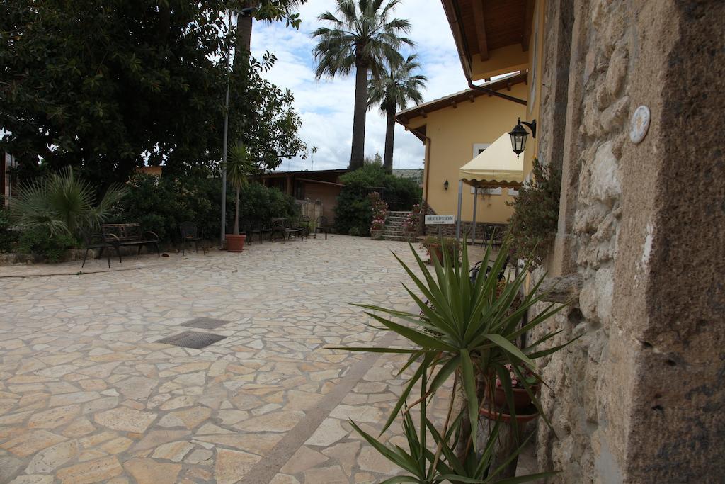 Il Giardino Del Sole Villa Agnone Bagni Exteriör bild