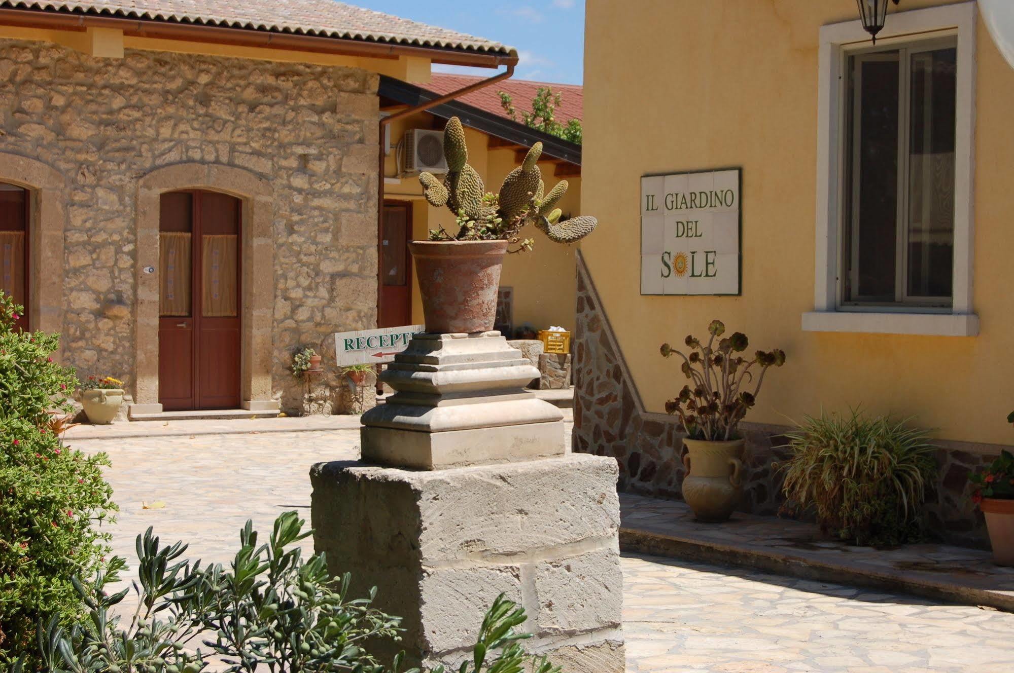 Il Giardino Del Sole Villa Agnone Bagni Exteriör bild