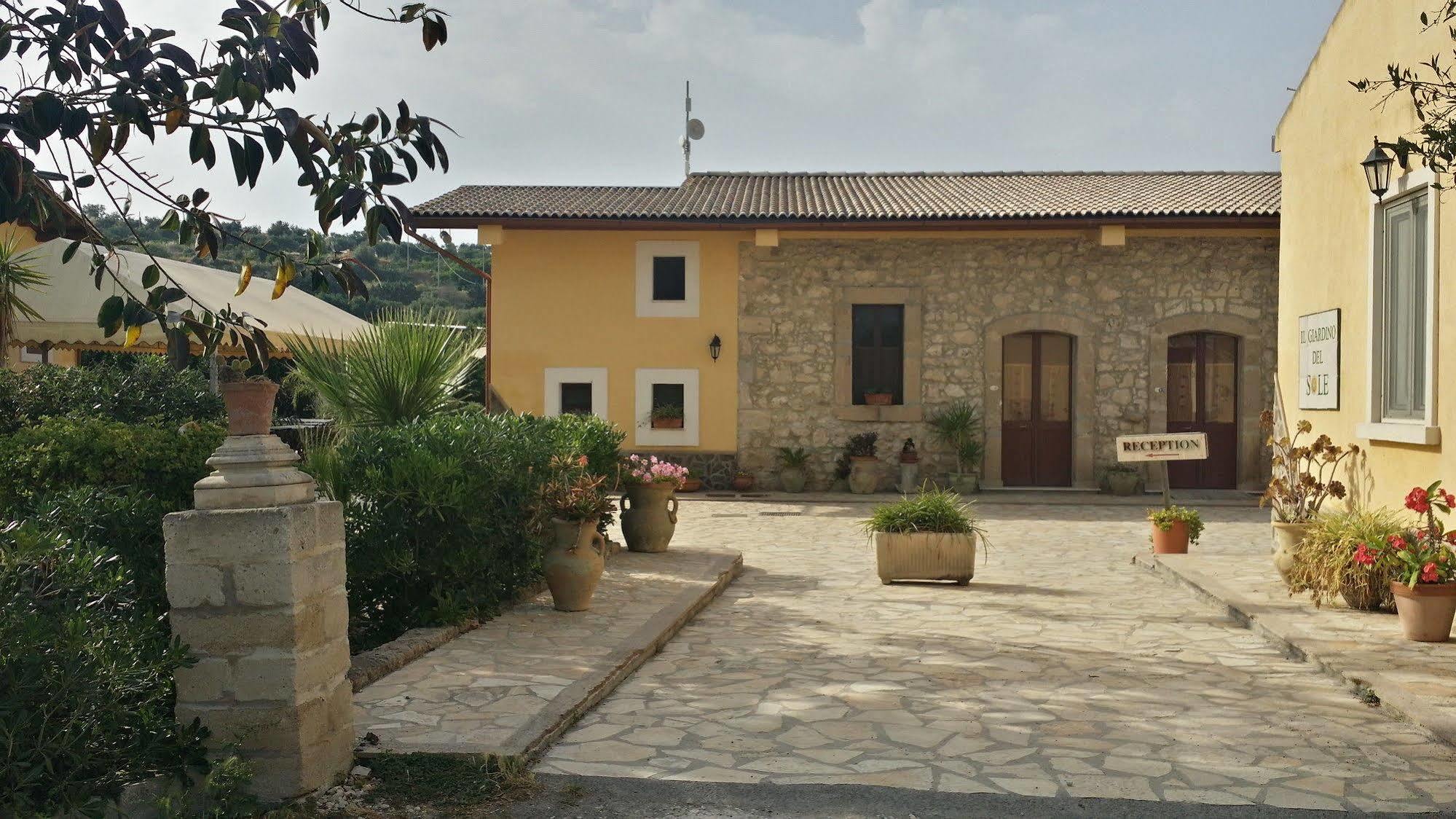 Il Giardino Del Sole Villa Agnone Bagni Exteriör bild