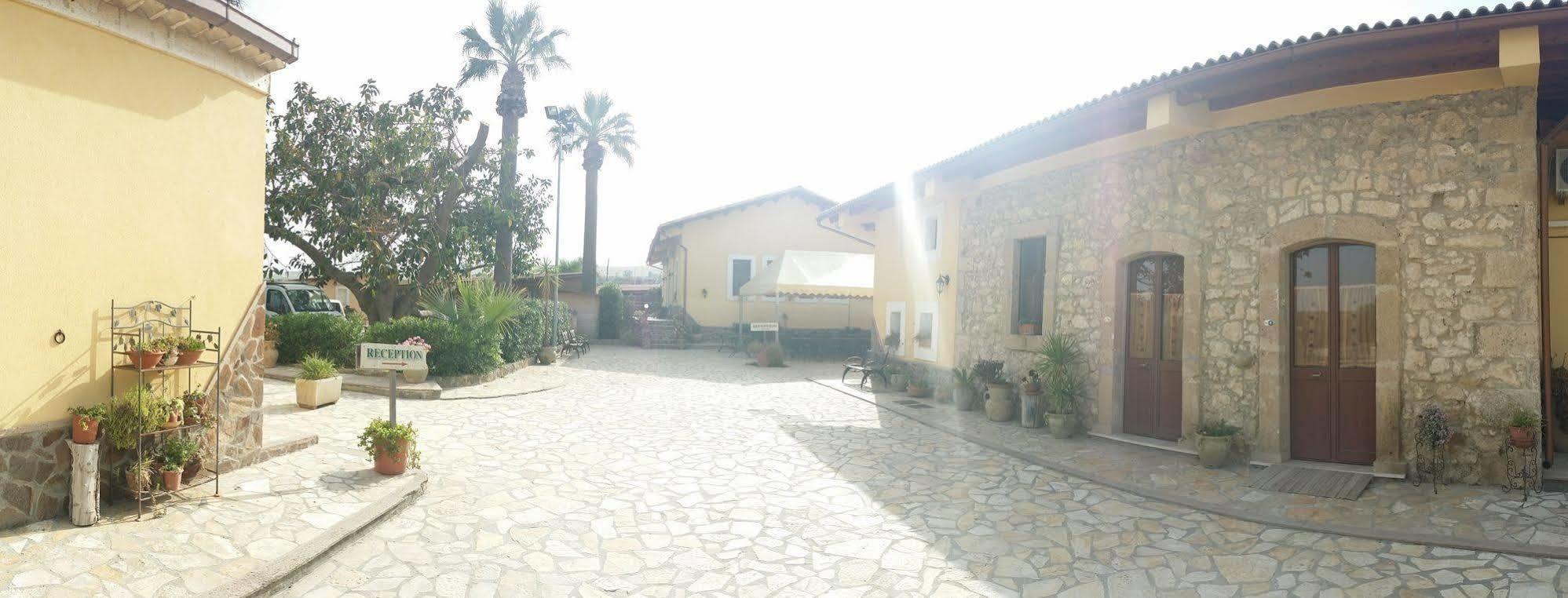 Il Giardino Del Sole Villa Agnone Bagni Exteriör bild